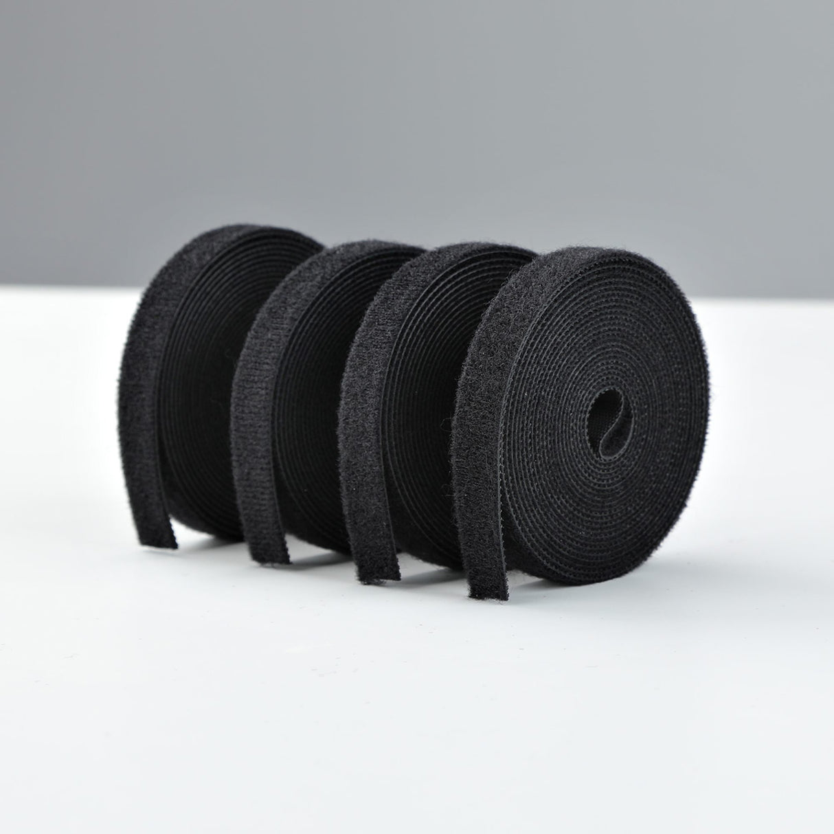 StarTech.com 4-pack 15ft (4.6m) Hook and Loop Roll, 0.5in Wide, Black, Cut-to-Size Reusable Cable Ties, Fastener Tape, Adjustable Fabric Wraps, Bulk Roll