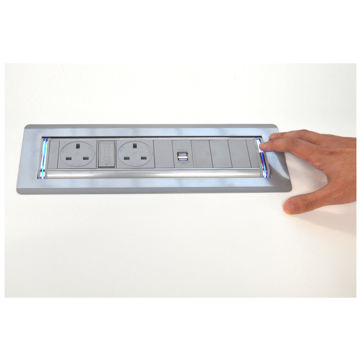 Middle Atlantic Visionline Kontrol Touch Desktop Power Unit