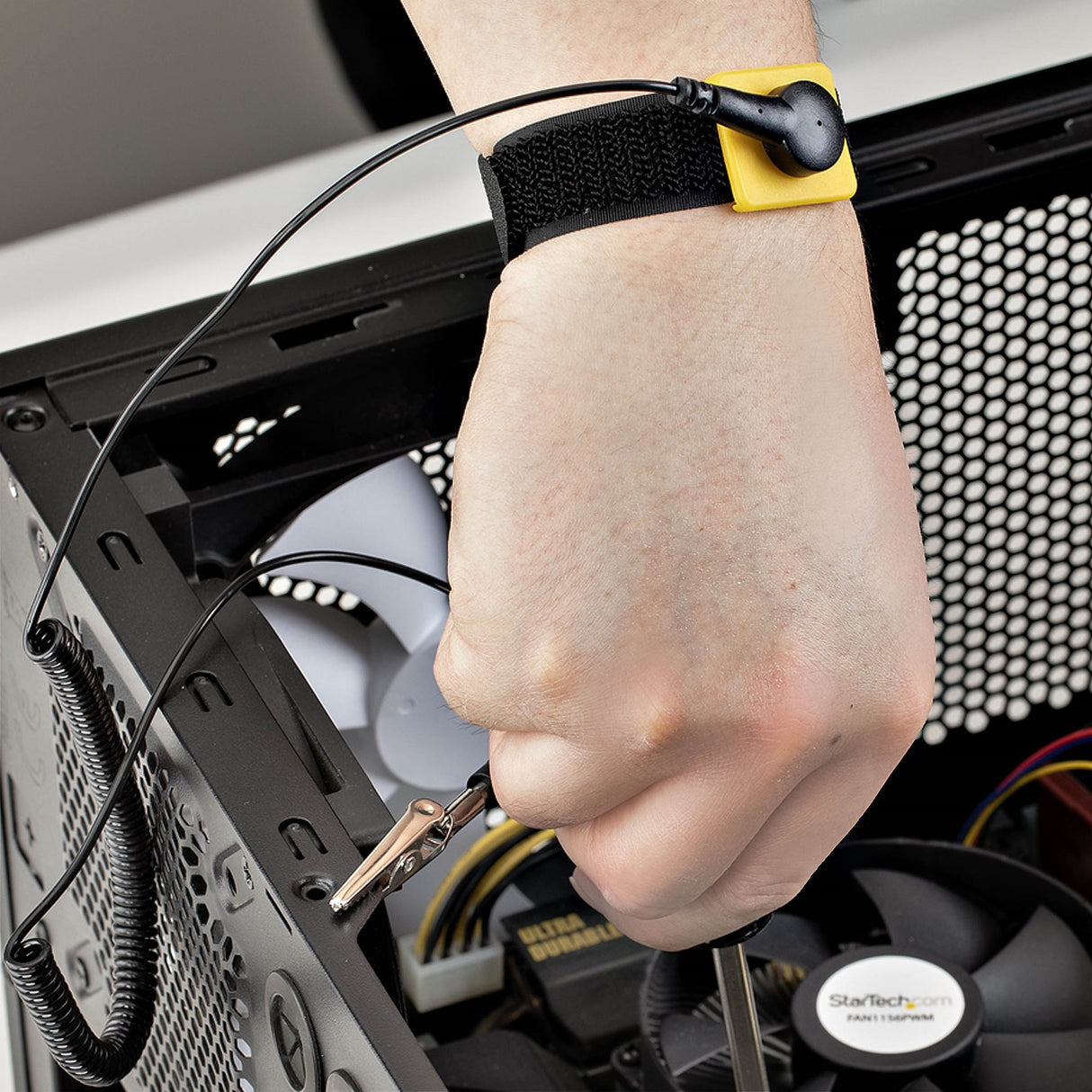 StarTech.com Antistatic Wrist Strap with Grounding Cable, ESD Safe Band with 5ft / 1.5m Detachable Cord, Prevent Electrostatic Discharge, Adjustable Fit, TAA