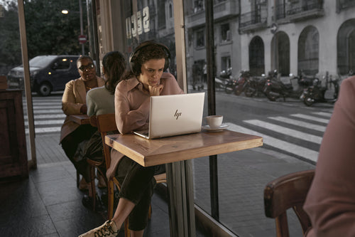 HP EliteBook X Flip G1i AI PC Copilot+ PC Intel Core Ultra 7 256V Hybrid (2-in-1) 35.6 cm (14") Touchscreen WUXGA 16 GB LPDDR5x-SDRAM 512 GB SSD Wi-Fi 7 (802.11be) Windows 11 Pro Silver