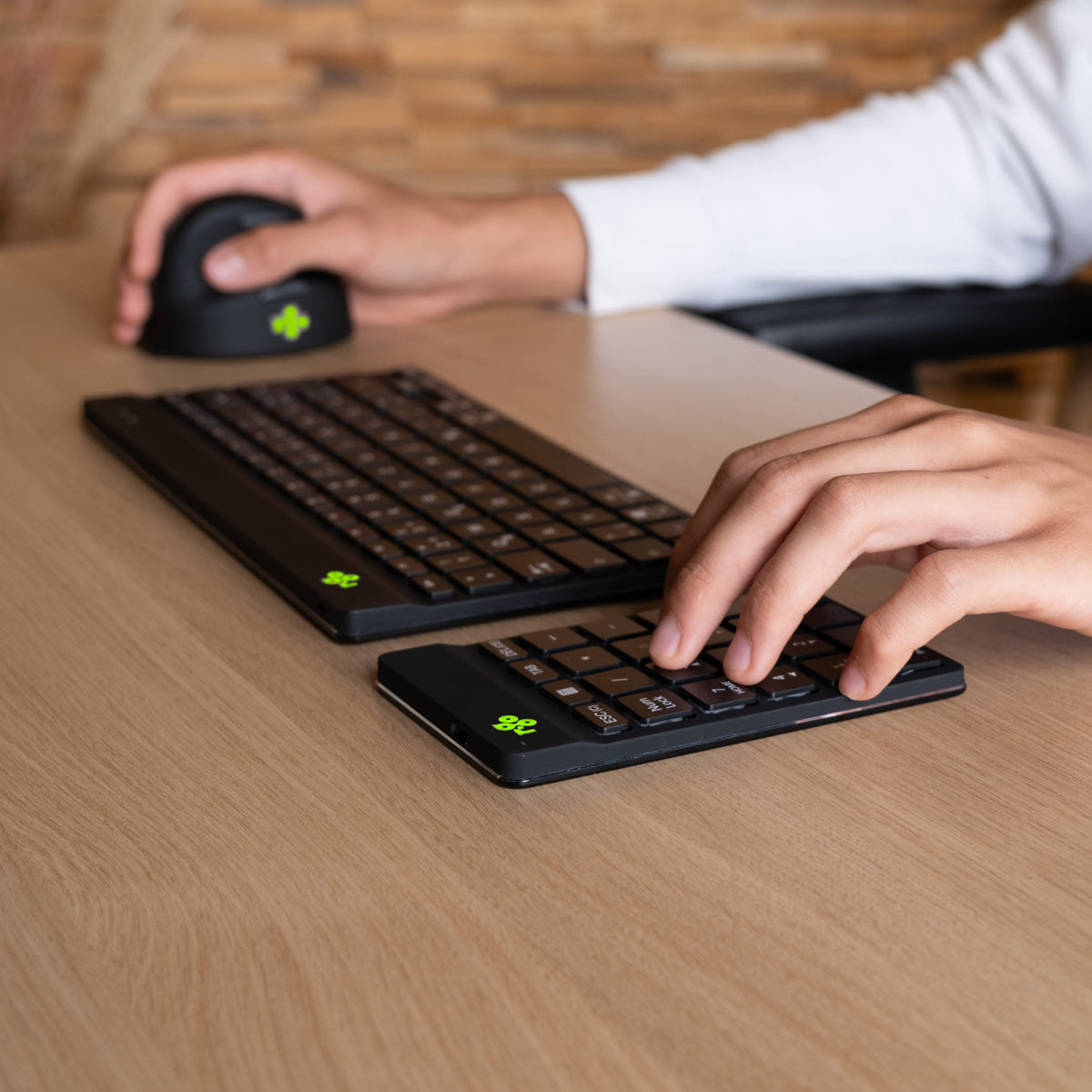 R-Go Tools Numeric keypad R-Go Numpad Break, ergonomic numeric keypad with break software, bluetooth, black
