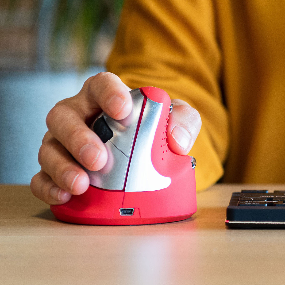 R-Go Tools R-Go HE Sport ergonomic mouse, bluetooth, medium, left