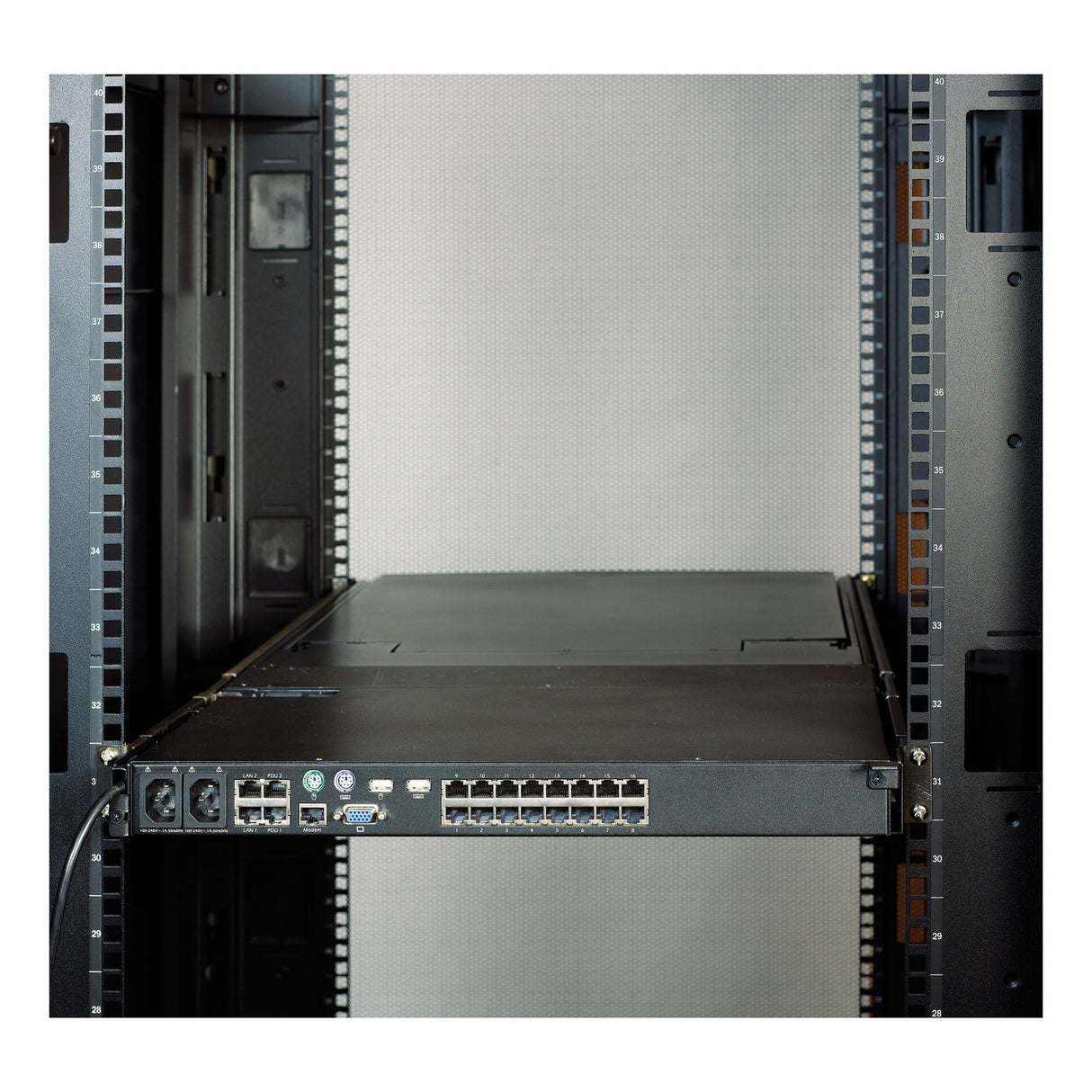 APC KVM 2G, LCD Rear Mounting Kit