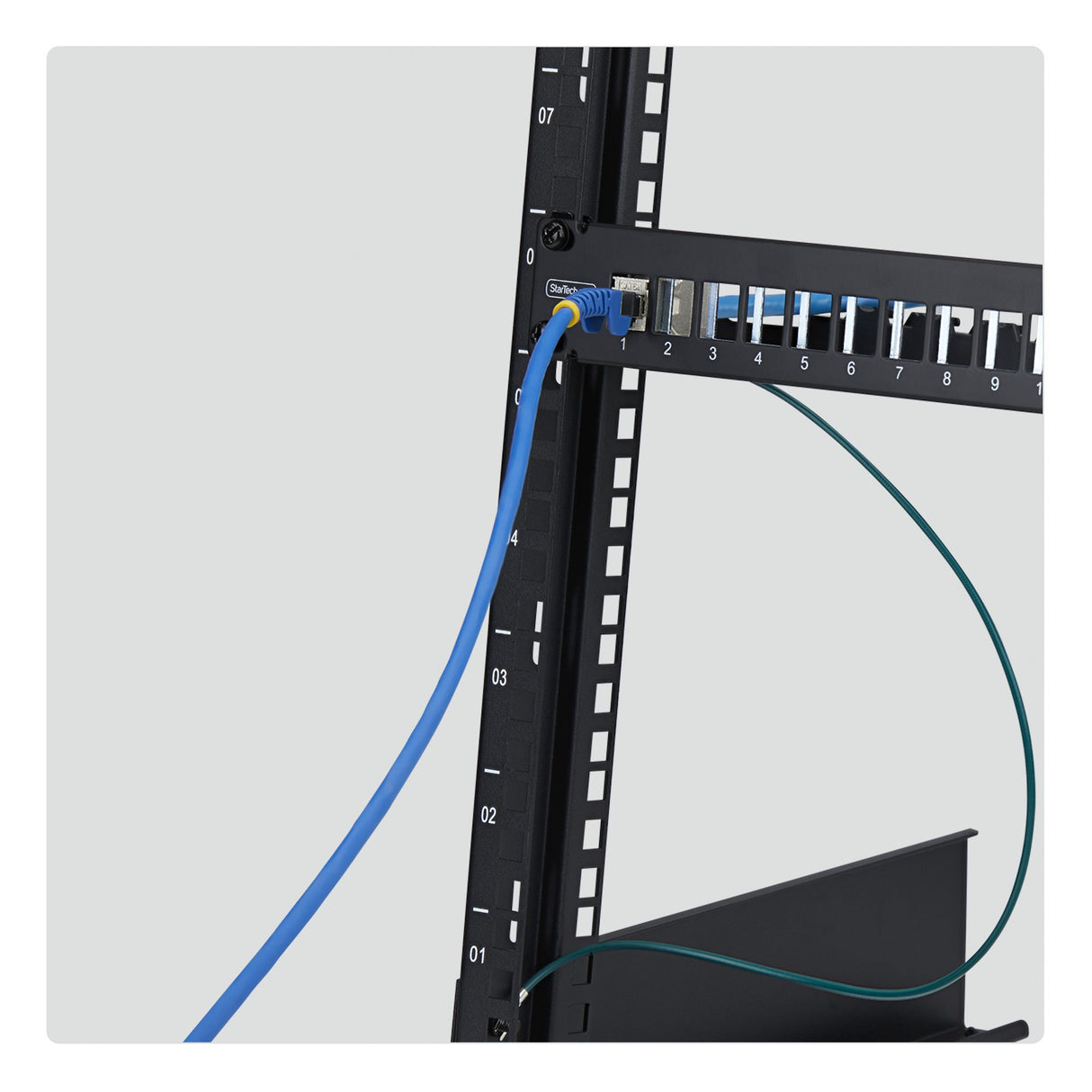 StarTech.com 24 Port 1U Blank Keystone Patch Panel with Cable Management Bar, Rackmount Cat6 Patch Panel for RJ45 STP Ethernet Network Jacks