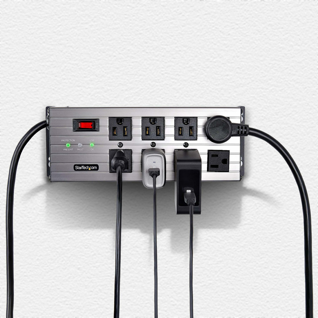 StarTech.com 8-Outlet Industrial Power Strip 125V/15A, EMI/RFI Isolation, Surge Protection, Mountable PDU, 12ft/3.6m Power Cord, NEMA 5-15P/R, UL Listed, TAA
