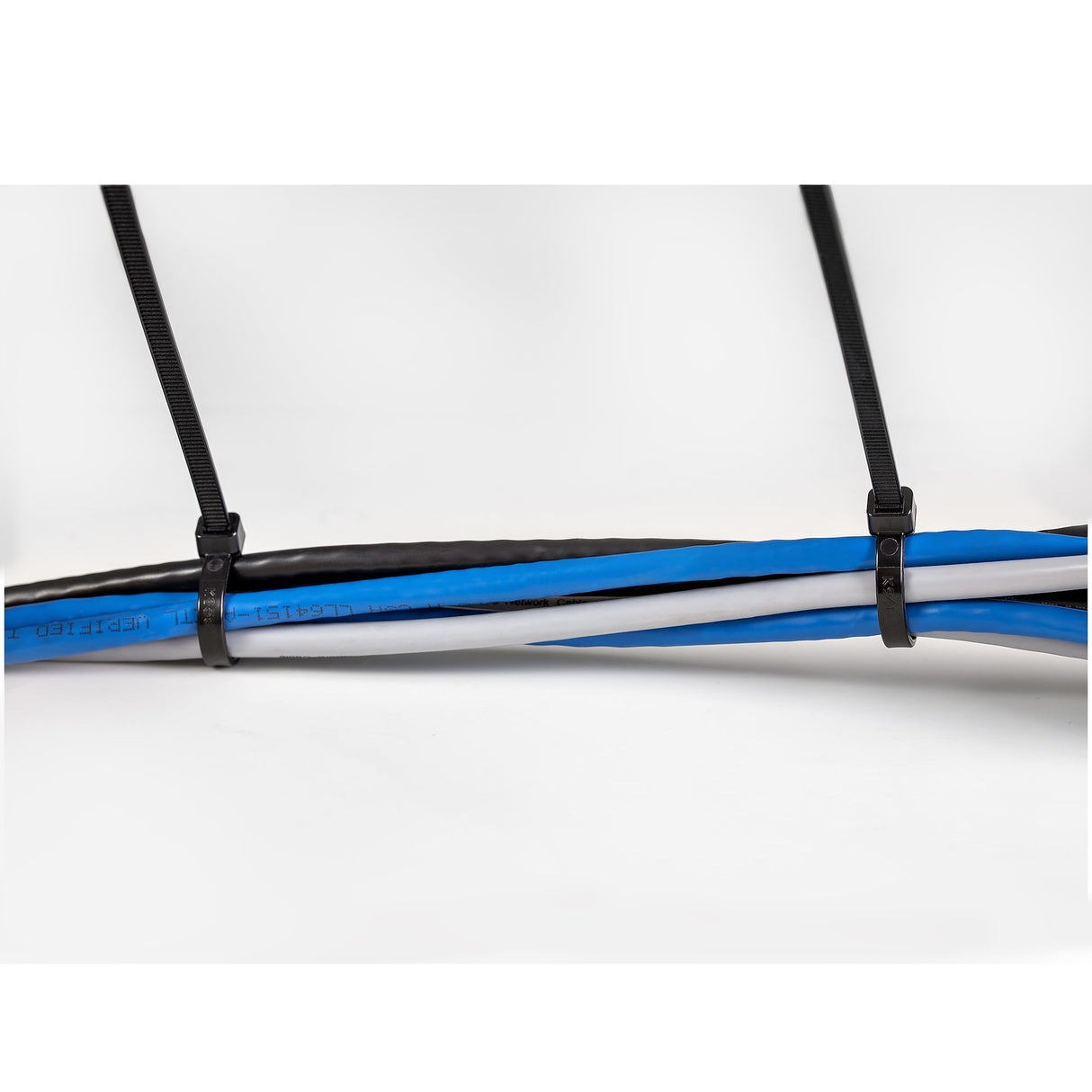 StarTech.com 10"(25cm) Cable Ties - 1/8"(4mm) wide, 2-5/8"(68mm) Bundle Diameter, 50lb(22kg) Tensile Strength, Nylon Self Locking Zip Ties w/ Curved Tip - 94V-2/UL Listed, 100 Pack - Black - TAA