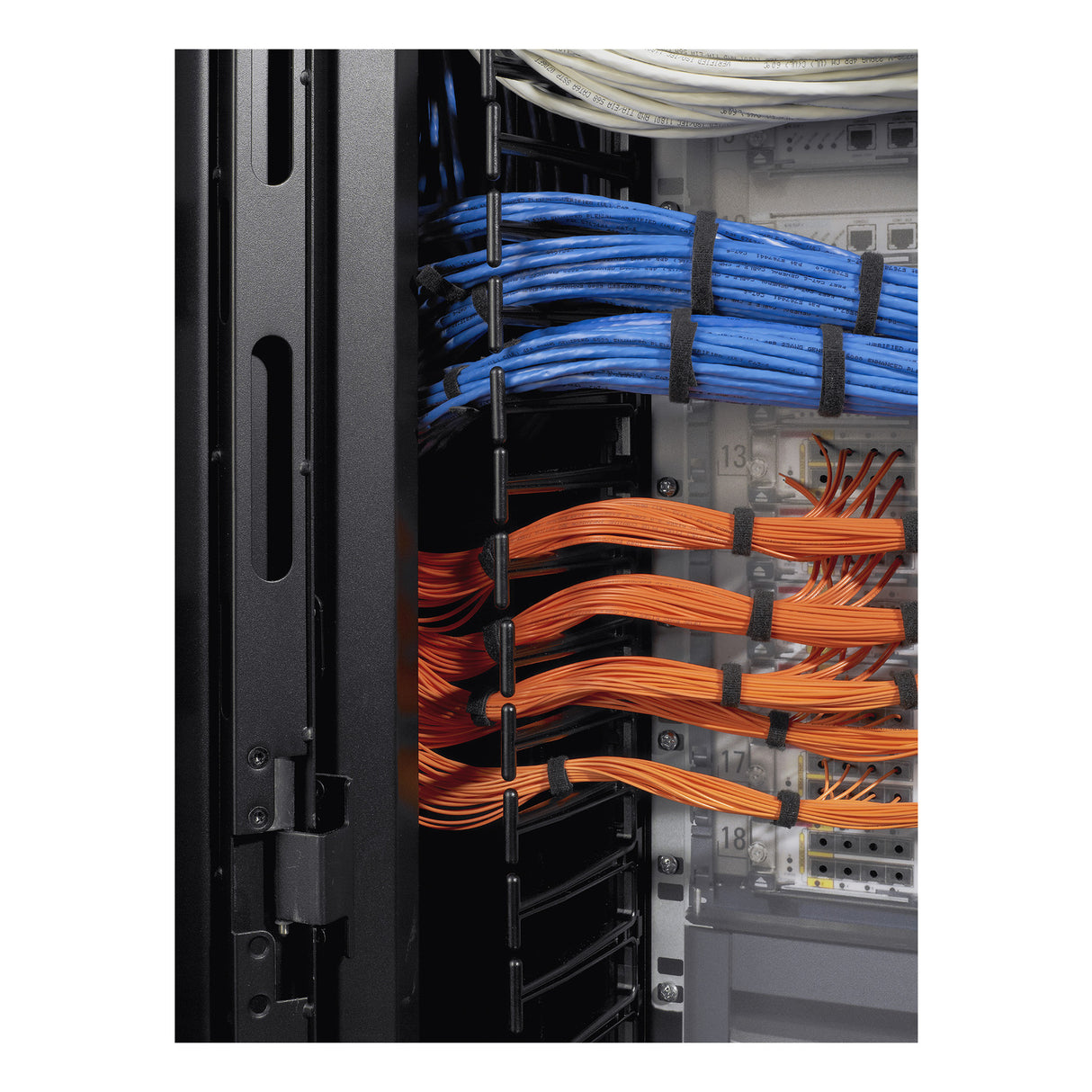 APC NetShelter Cable Management, Vertical Cable Manager, for NetShelter SX Networking Enclosure, Set of 4, 25 x 1778 x 163 mm