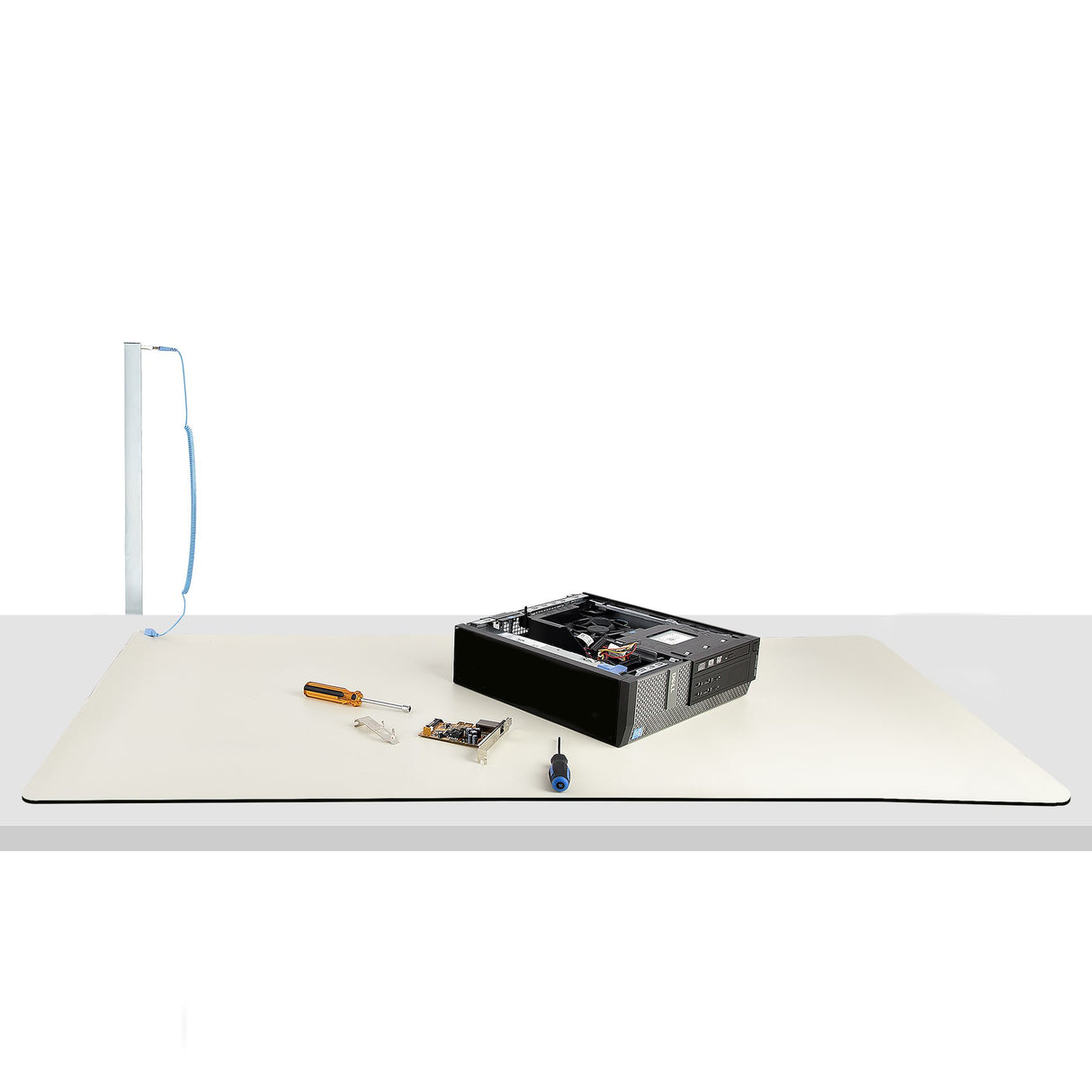 StarTech.com Anti Static Mat, ESD Mat for Electronics Repair, Anti Static Table/Desk Mat w/Detachable Grounding Wire, ANSI/ESD S 4.1, Flexible Thermoplastic Work Pad/Mat, 23x47 in (60x120cm) - TAA