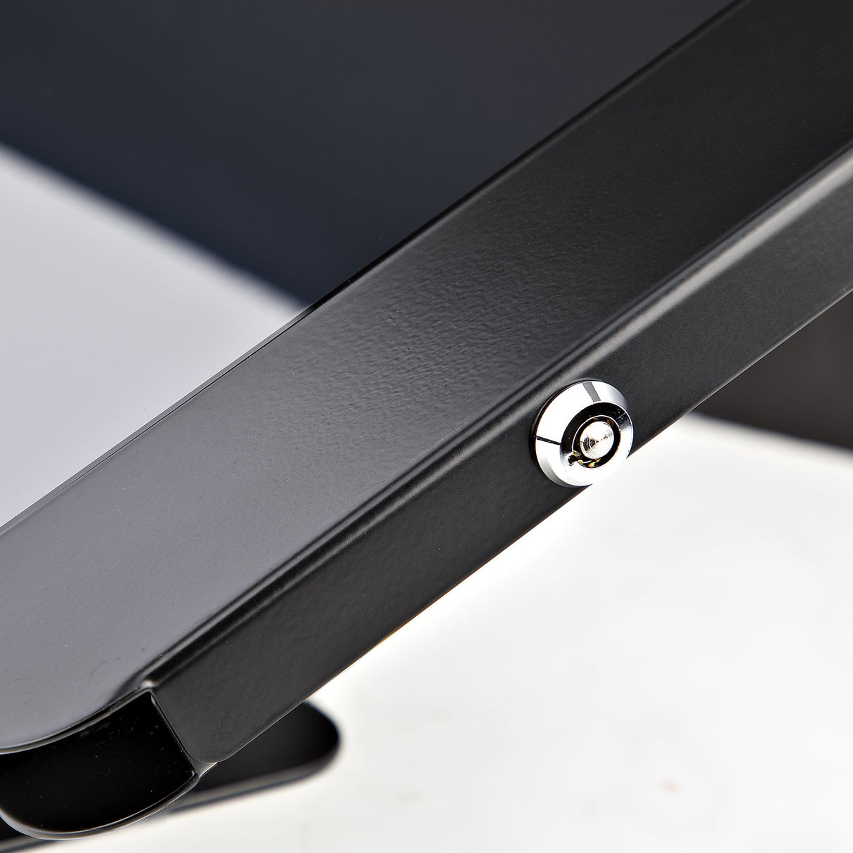 StarTech.com Secure Tablet Stand - Anti-theft Universal Tablet Holder for Tablets up to 10.5" - Lockable & K-Slot Compatible - Desk / VESA / Wall Mount - Security POS Tablet Stand - TAA