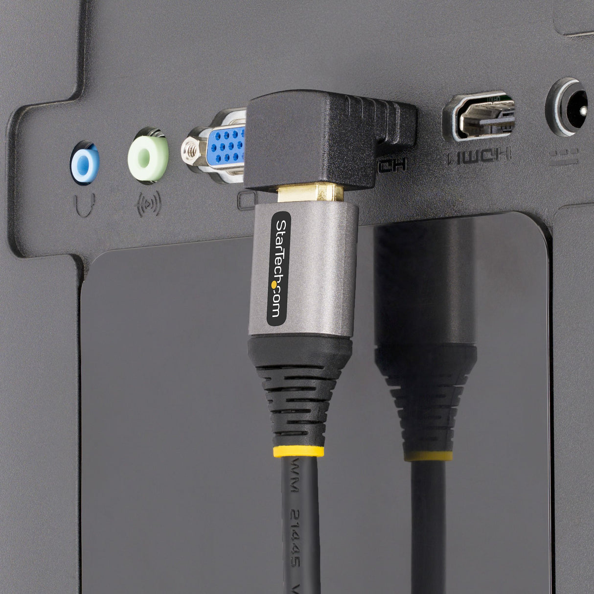 StarTech.com Up Angle HDMI 2.0 Adapter, Male to Female, Vertical 90-Degree Angled HDMI Port Saver, 4K 60Hz, High Speed HDMI Connector Extension, M/F