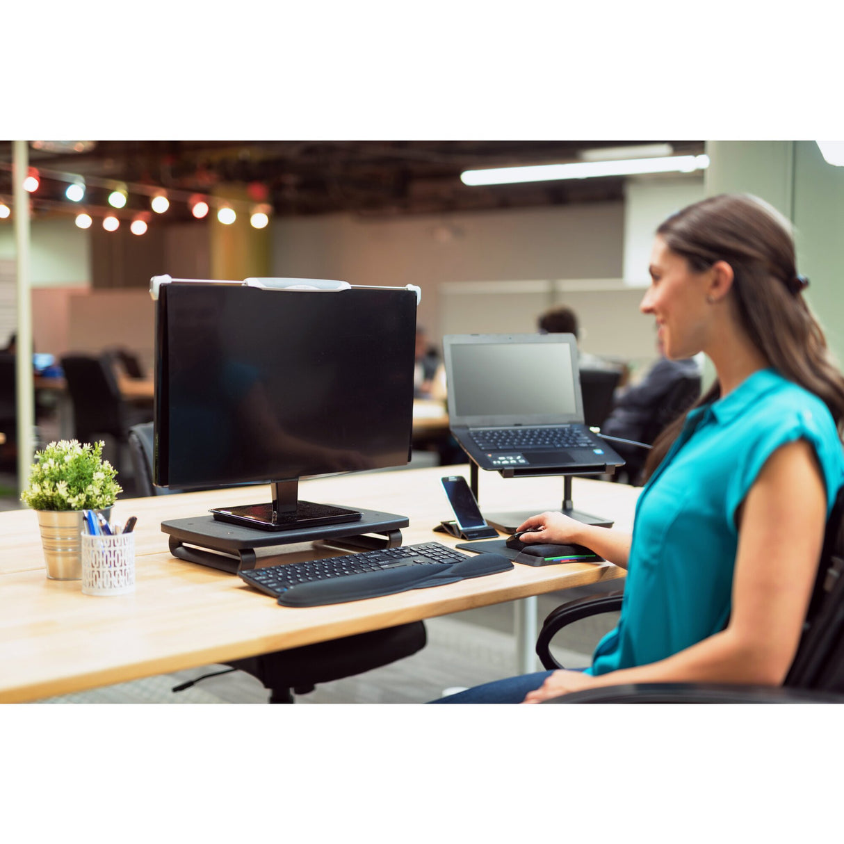 Kensington FS240 Snap2 Privacy Screen for 22”-24” Widescreen Monitors— Black